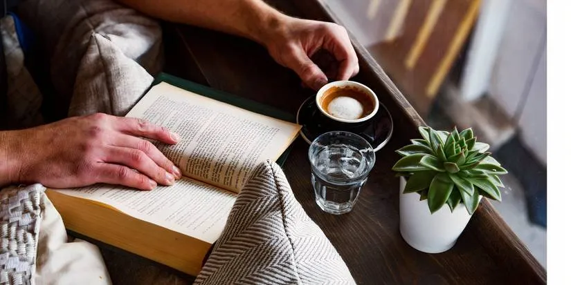 8 Plantes Parfaites pour Votre Ambiance Dark Academia